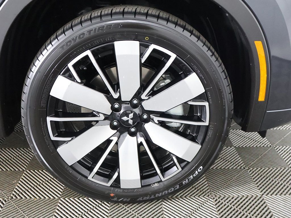 New 2025 Gray Mitsubishi SEL image 28