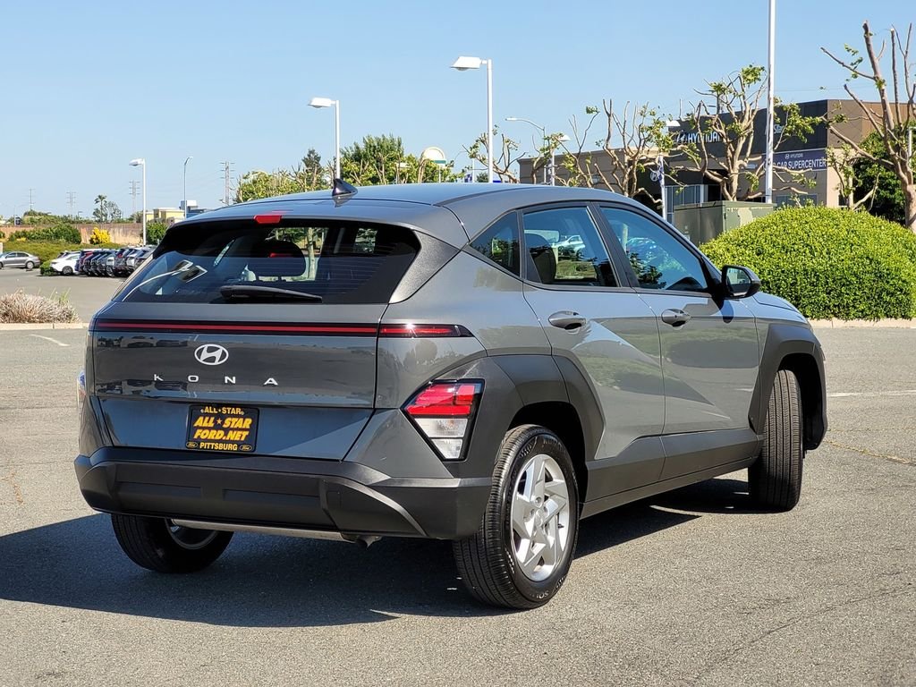 Used 2025 Gray Hyundai SE image 4