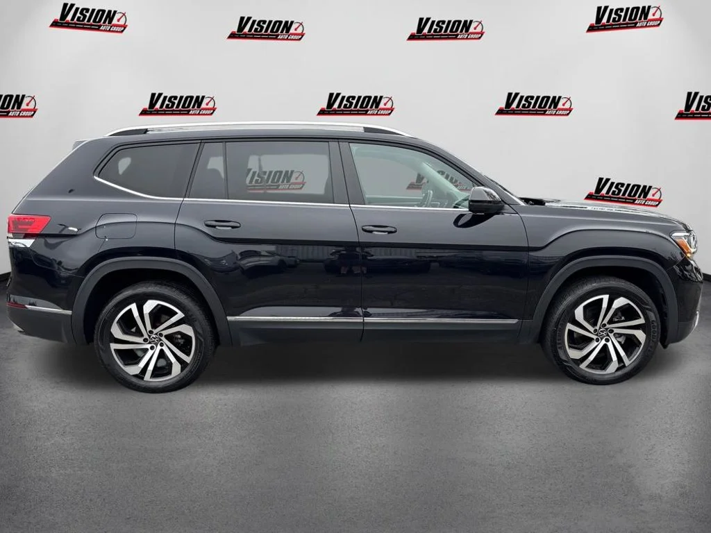 Used 2023  Volkswagen SEL image 4