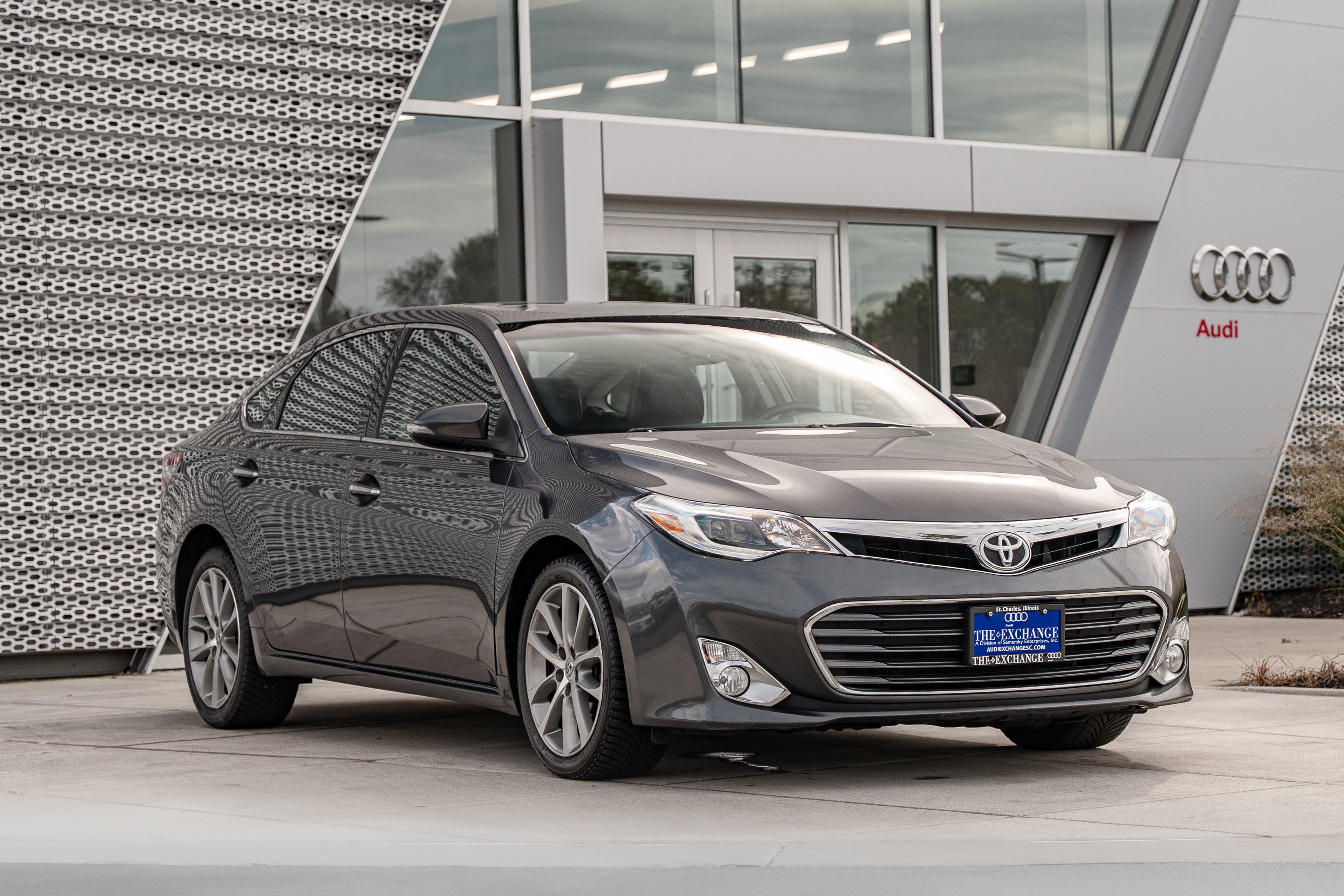 Used 2015 Magnetic Gray Metallic Toyota XLE Touring image 1