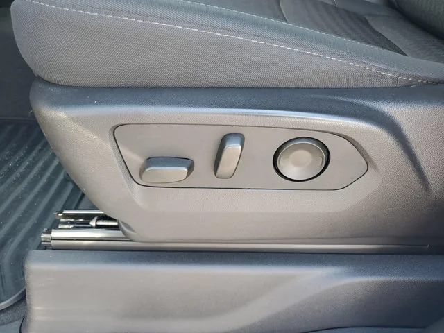 Used 2024 Summit White Chevrolet LT image 8