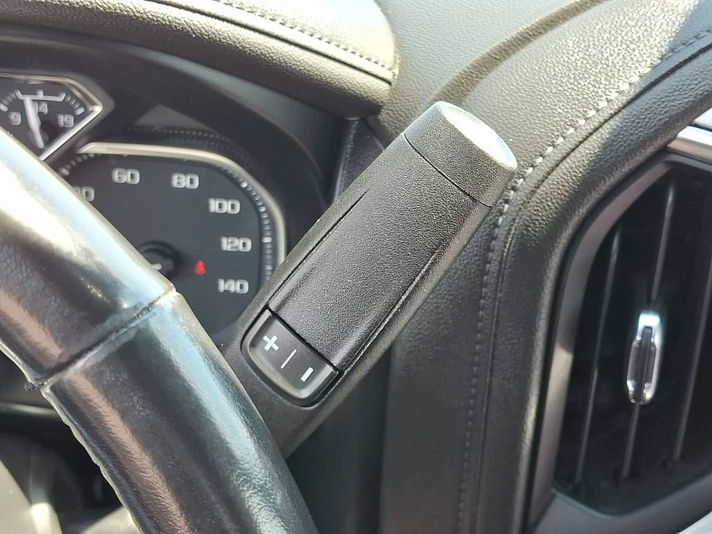 Used 2021 SUMMIT WHITE GMC Elevation image 18