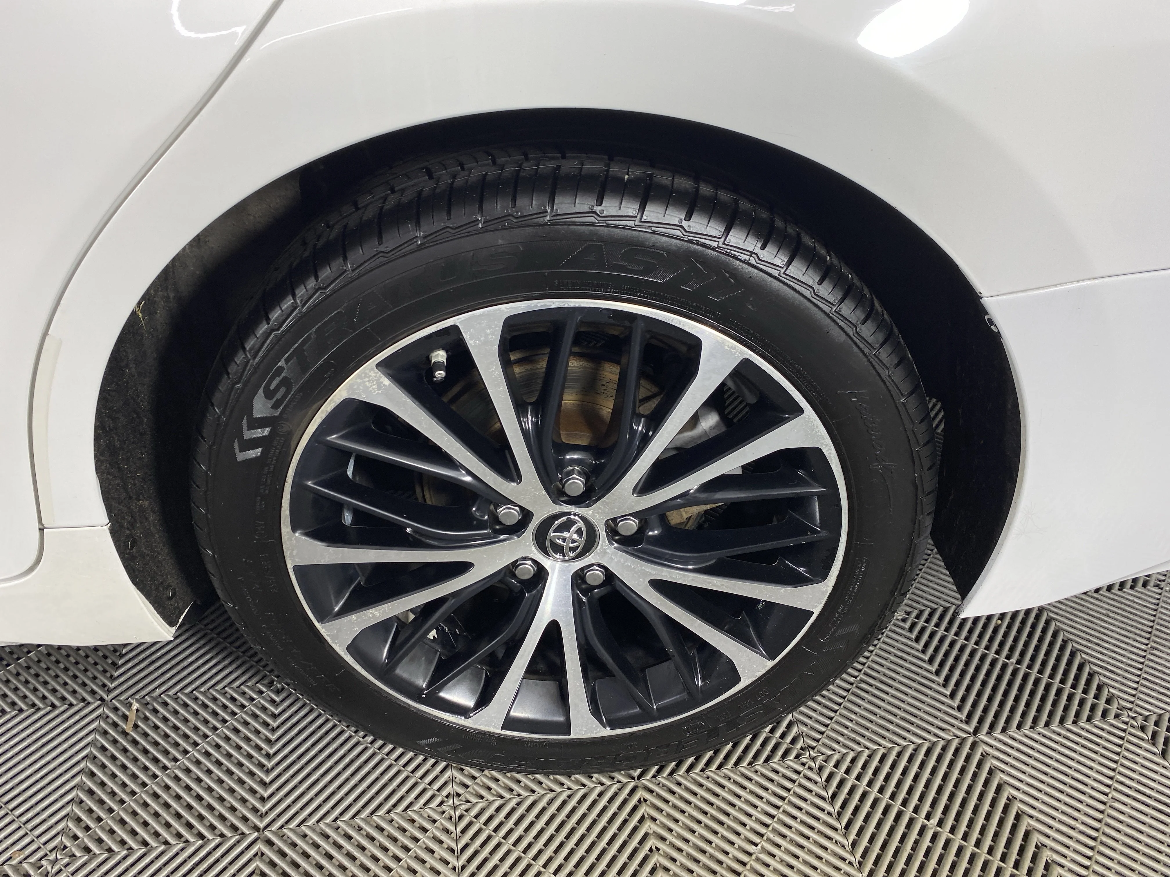 Used 2018 Super White Toyota SE image 12