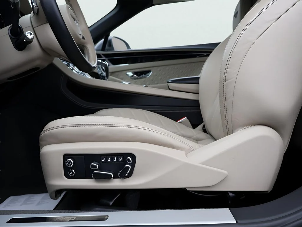Used 2022 Cambrian Gray Metallic Bentley V8 image 39