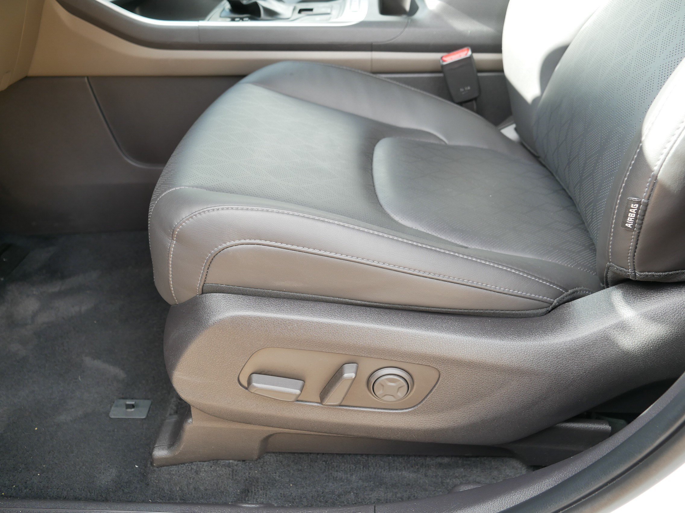 Certified Used 2026 Snow White Pearl Kia LXS image 20
