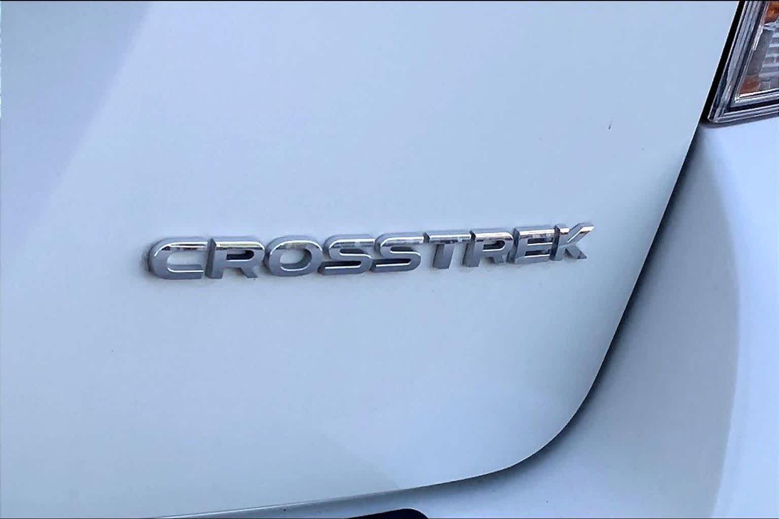 Used 2022 Crystal White Pearl Subaru Limited image 10