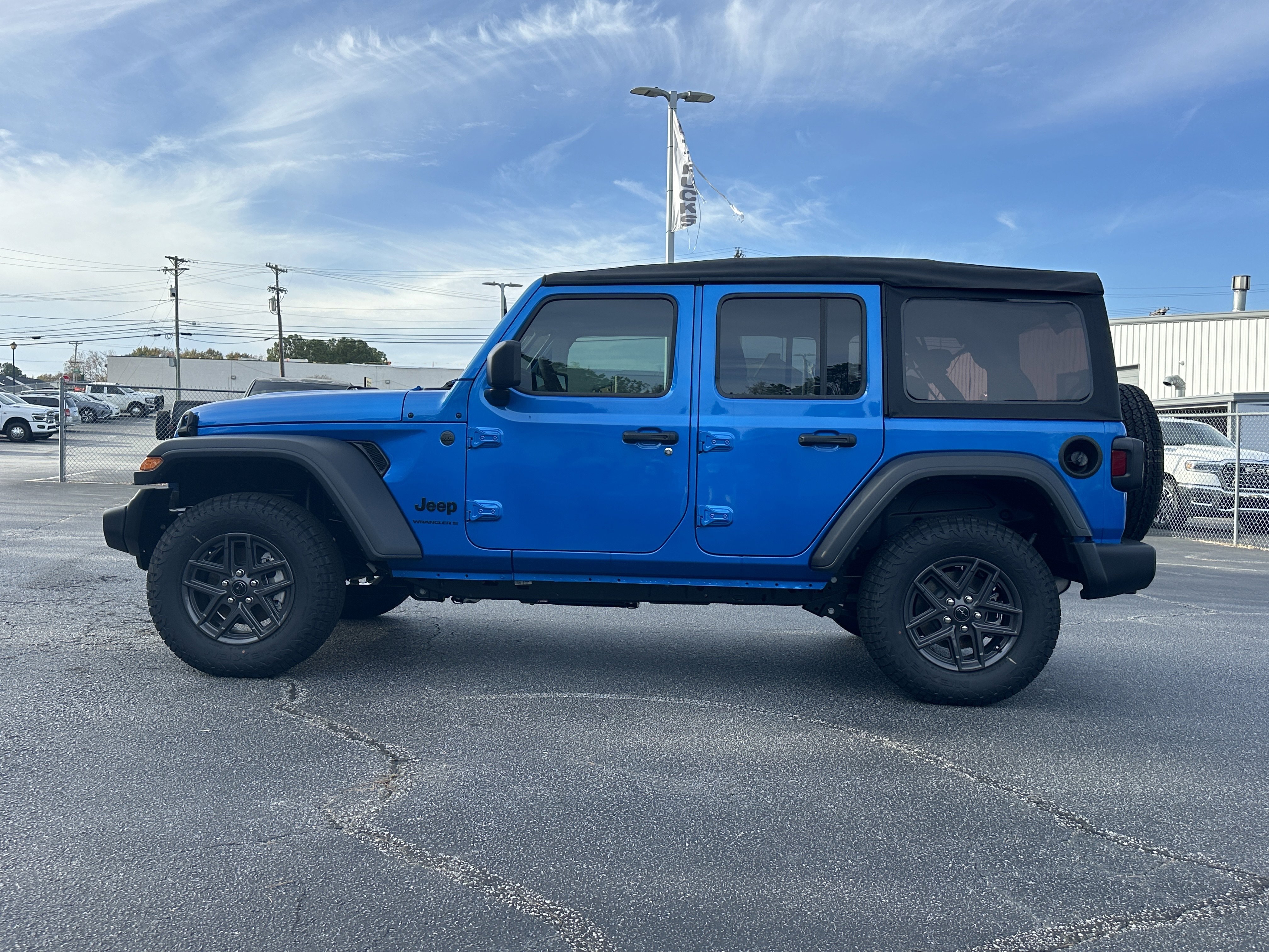 New 2026 Hydro Blue Pearl-Coat Exterior Paint Jeep Sport S image 5