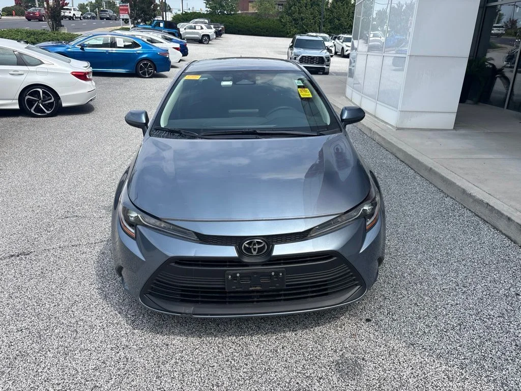 Used 2024  Toyota LE image 3