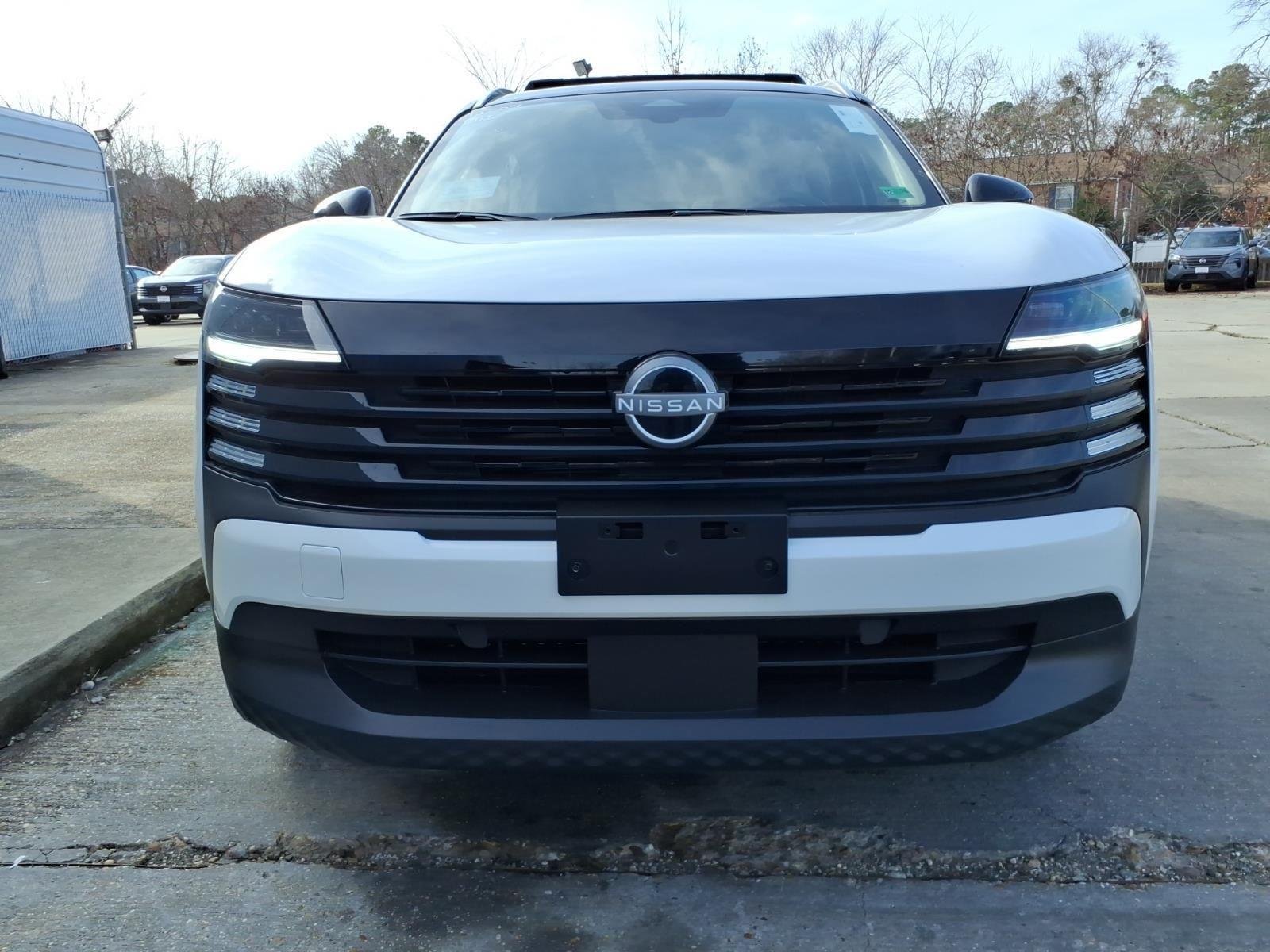 New 2026 Aspen White TriCoat / Super Black Two-tone Nissan SV image 2