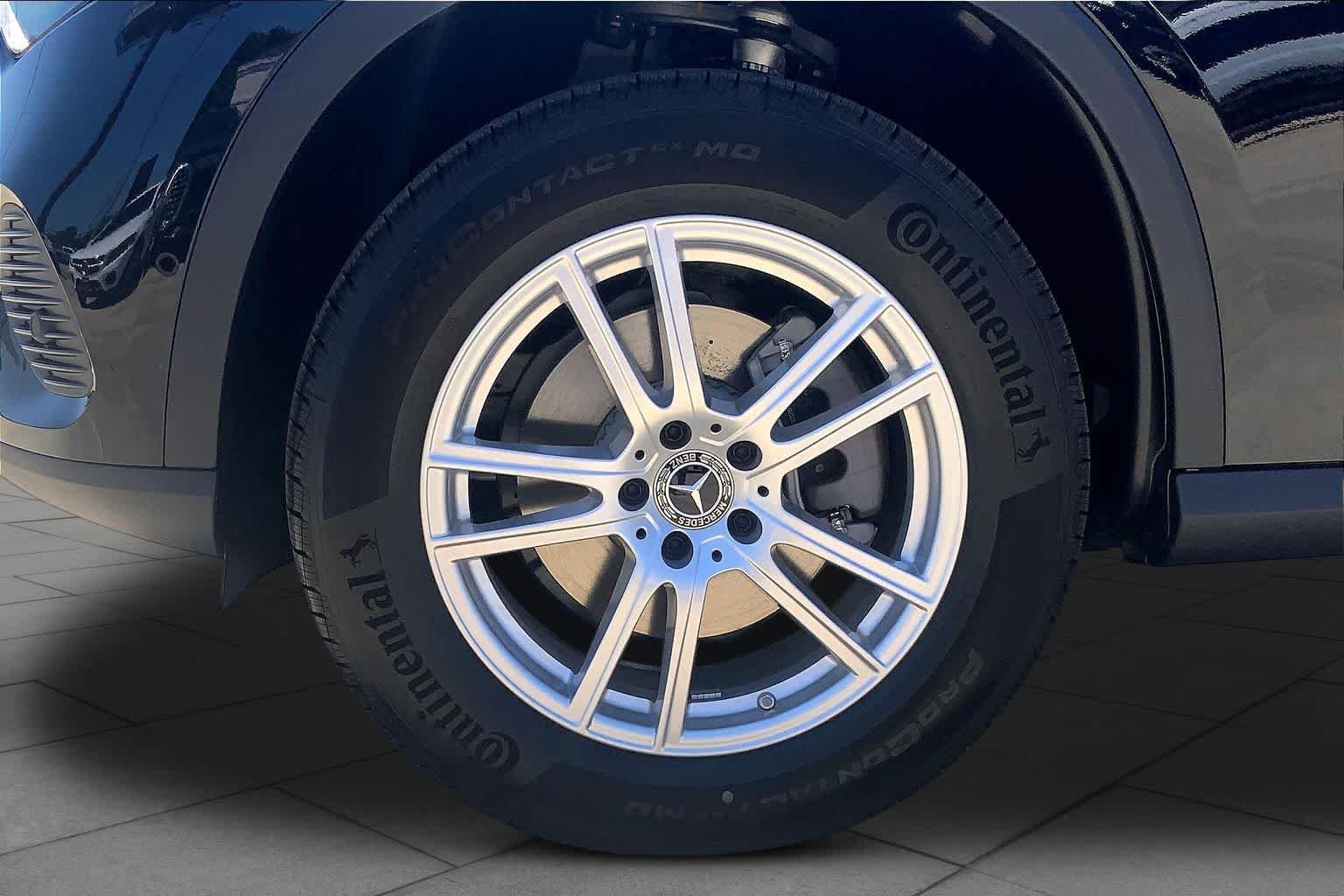 New 2026 Black Mercedes-Benz GLC 300 image 11