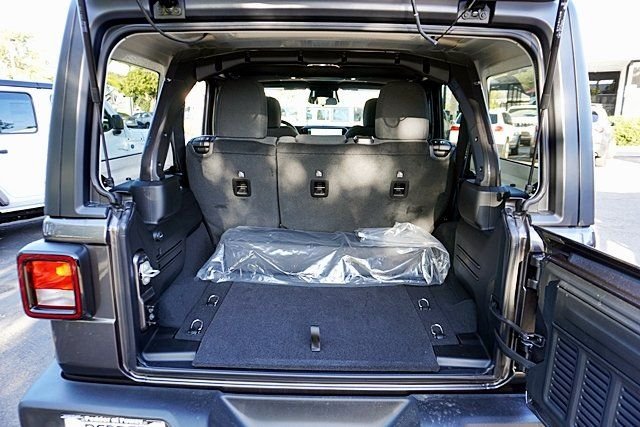 New 2026 Granite Crystal Metallic Clear-Coat Exterior Paint Jeep Sport S image 18