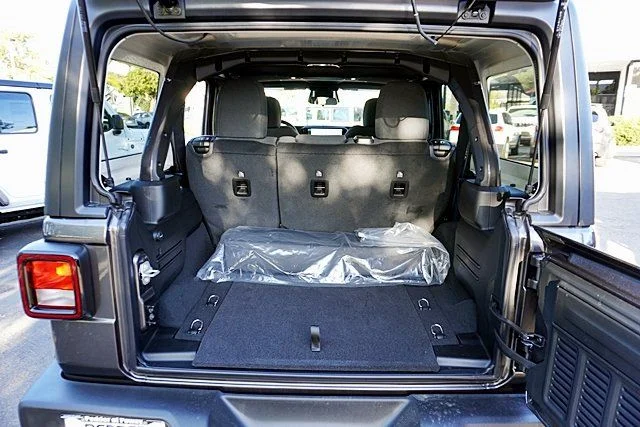 New 2026 Granite Crystal Metallic Clear-Coat Exterior Paint Jeep Sport S image 18