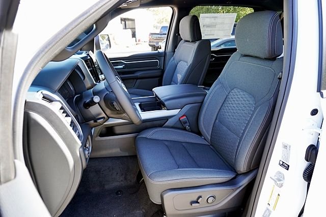 New 2026 Bright White Clear-Coat Exterior Paint RAM Big Horn Night Edition image 22