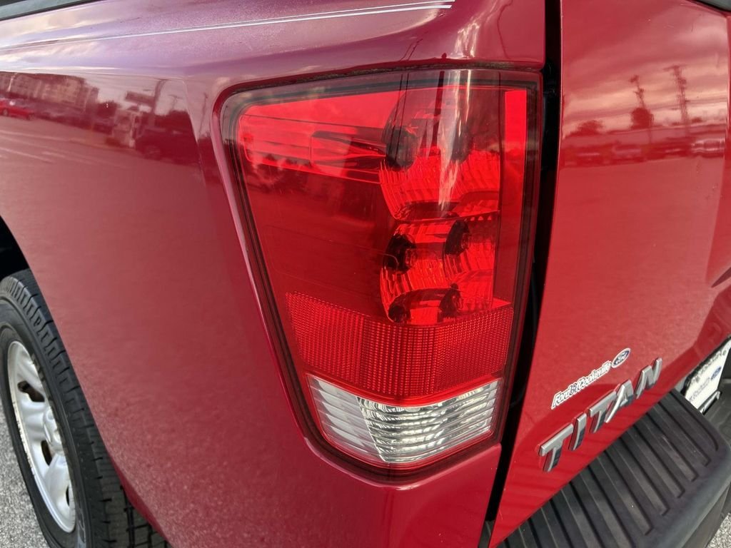 Used 2006 Red Alert Nissan XE image 11