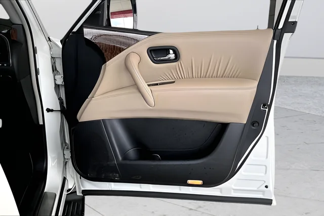 Used 2019 White Nissan SL image 26
