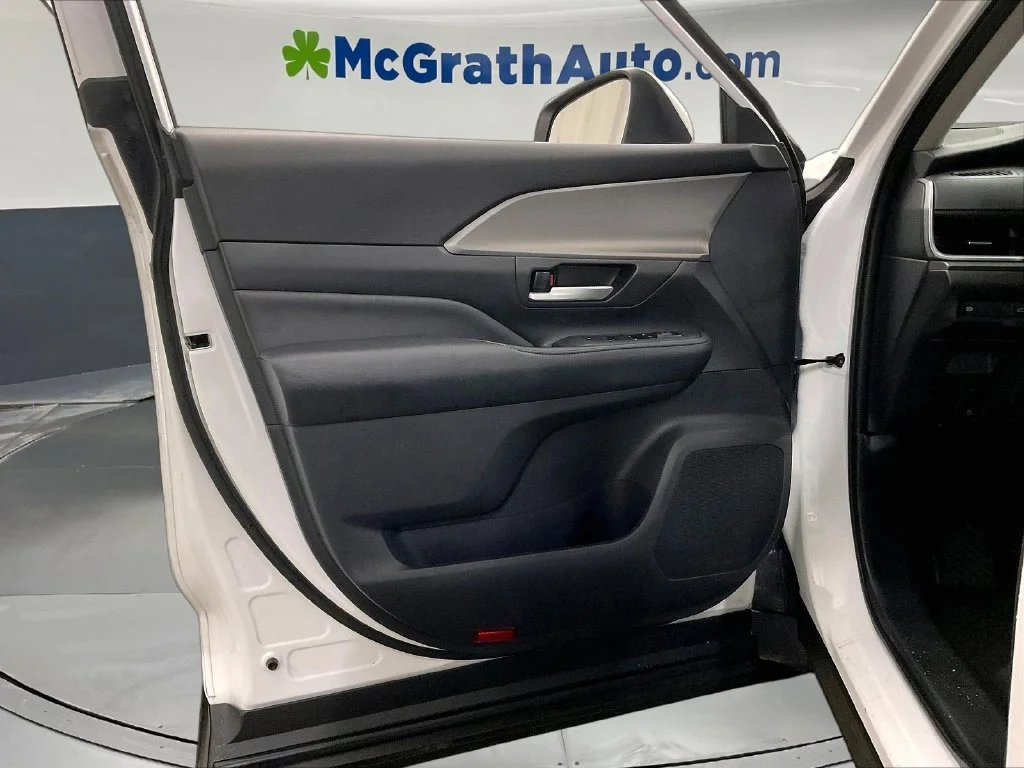 Used 2025 Beige Toyota XLE image 27