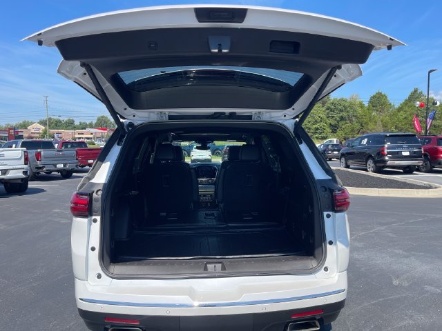 Used 2023 White Chevrolet High Country image 9