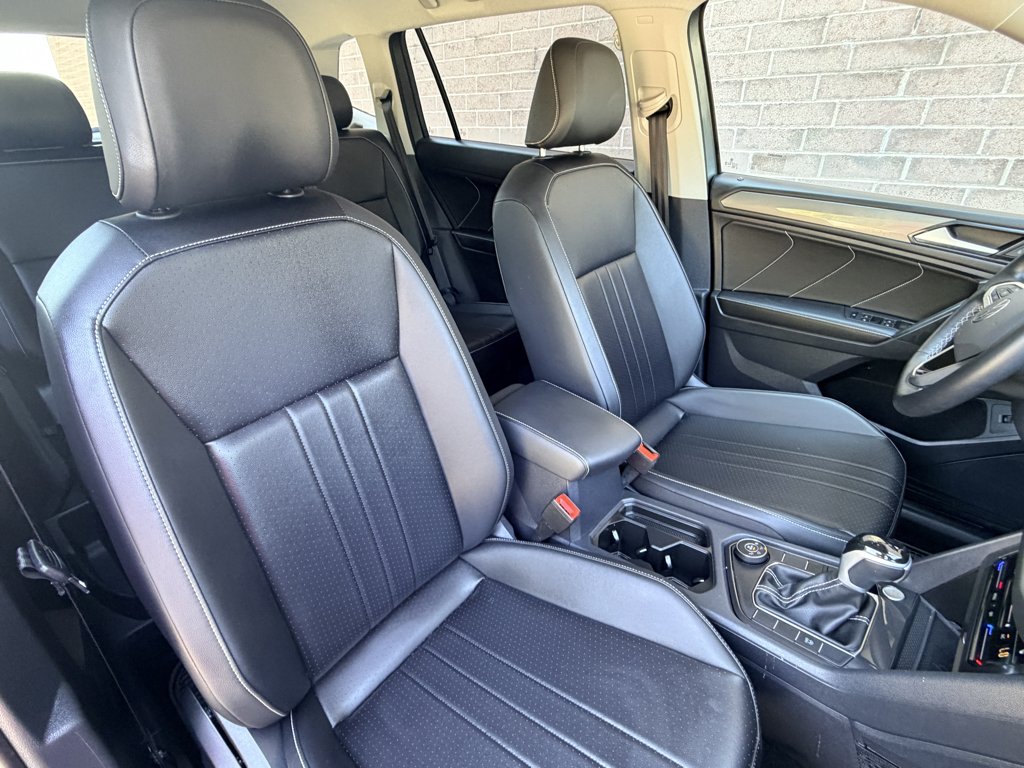 Used 2024 Platinum Gray Metallic Volkswagen SE image 22