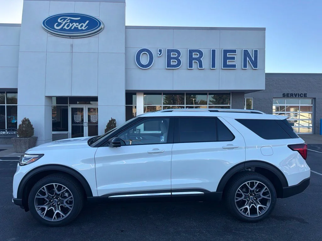New 2027 Star White Metallic Tri-Coat Ford Platinum™ image 2