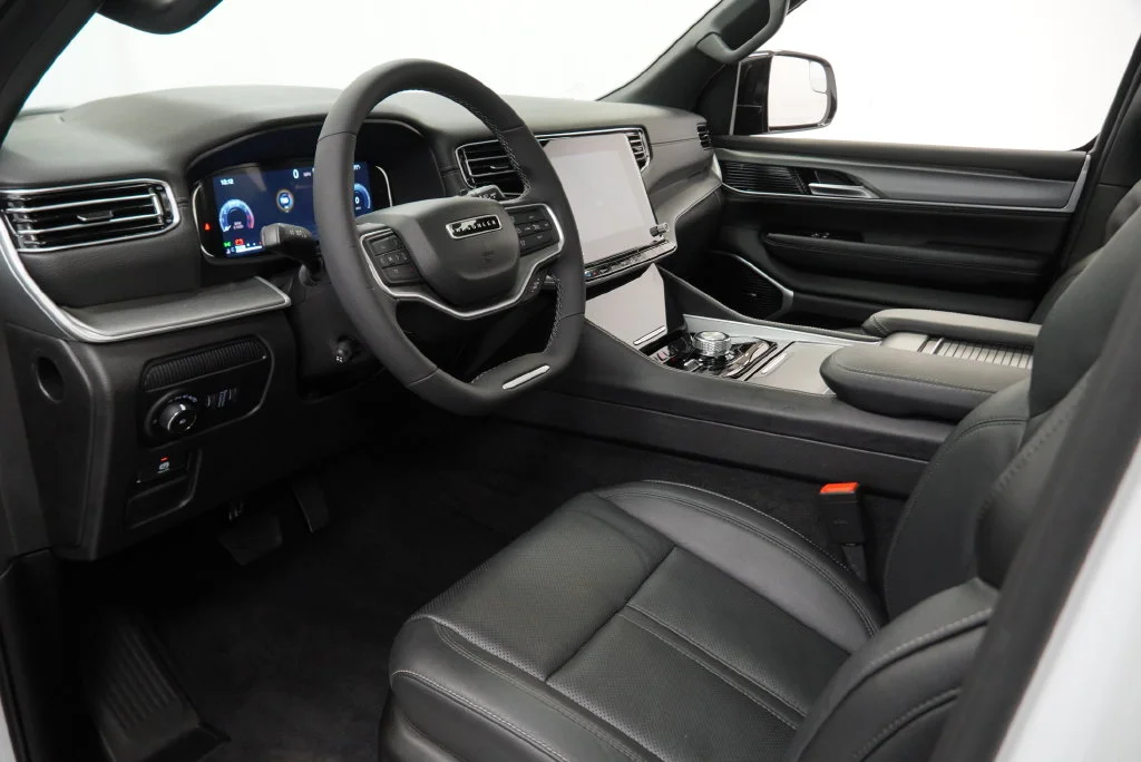 Used 2025 White Jeep Series II image 19