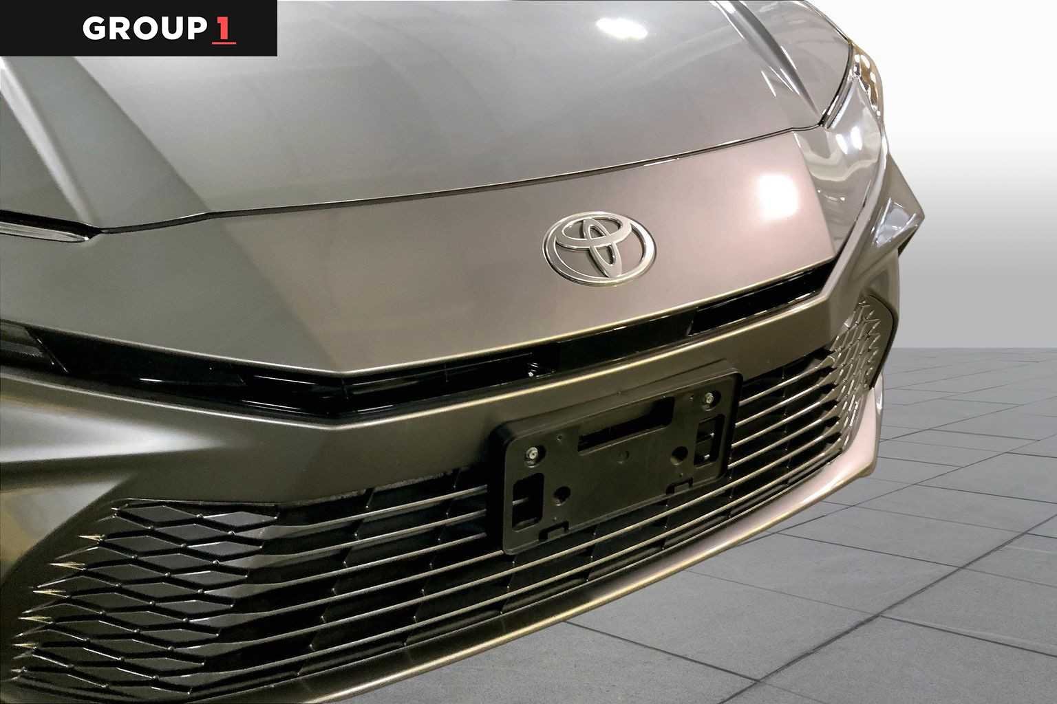 Used 2025 Heavy Metal Toyota XLE image 30