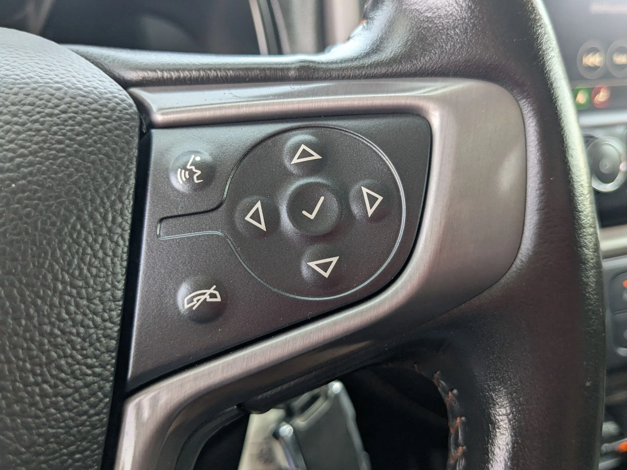 Used 2021 Satin Steel Metallic GMC 4WD AT4 w/Leather image 19