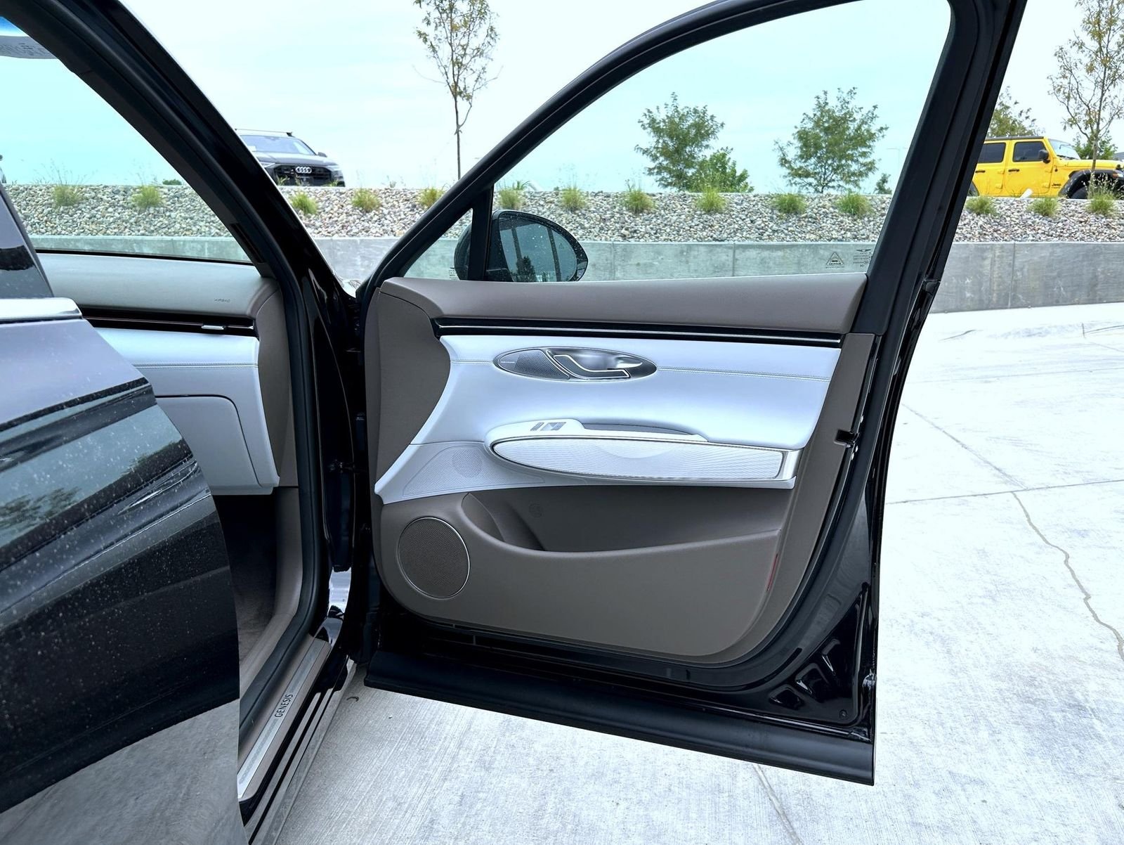 New 2026 Black Genesis 2.5T Advanced image 16