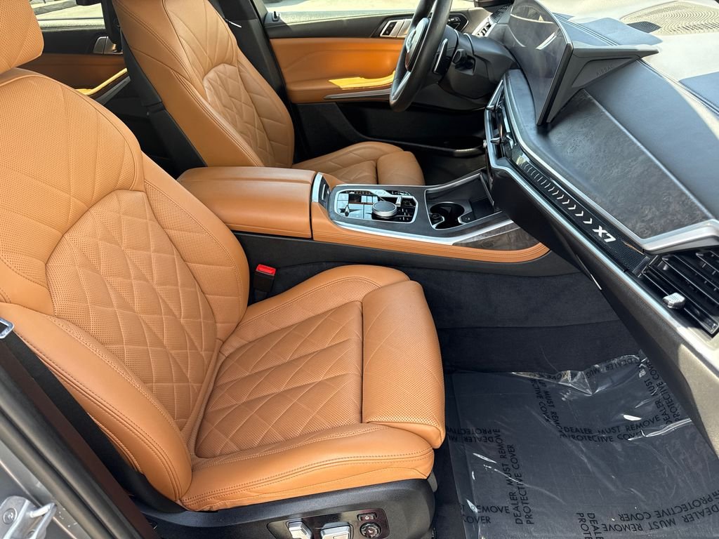 Used 2024 Gray BMW xDrive40i image 13