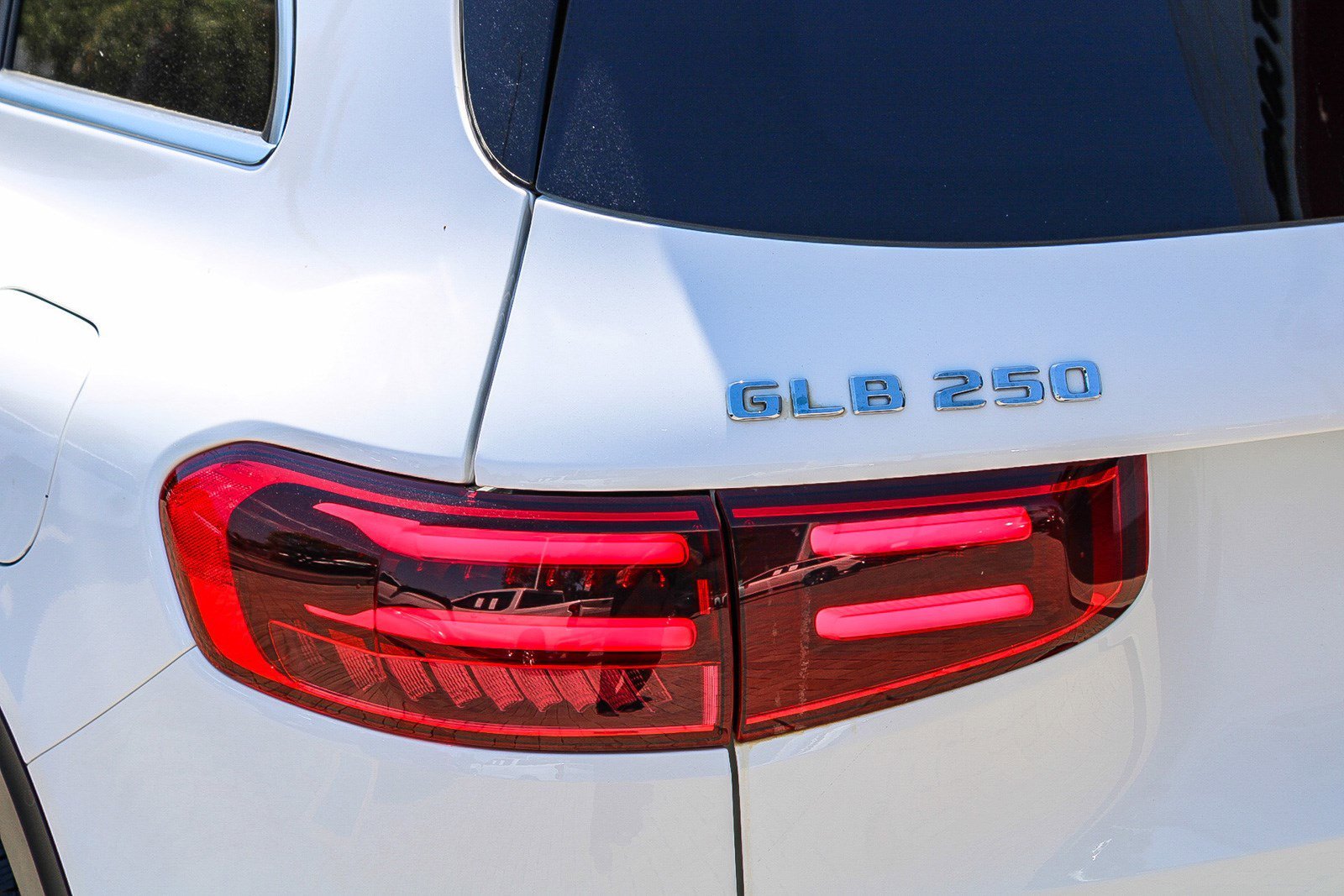 Used 2024 Polar White Mercedes-Benz GLB 250 image 9