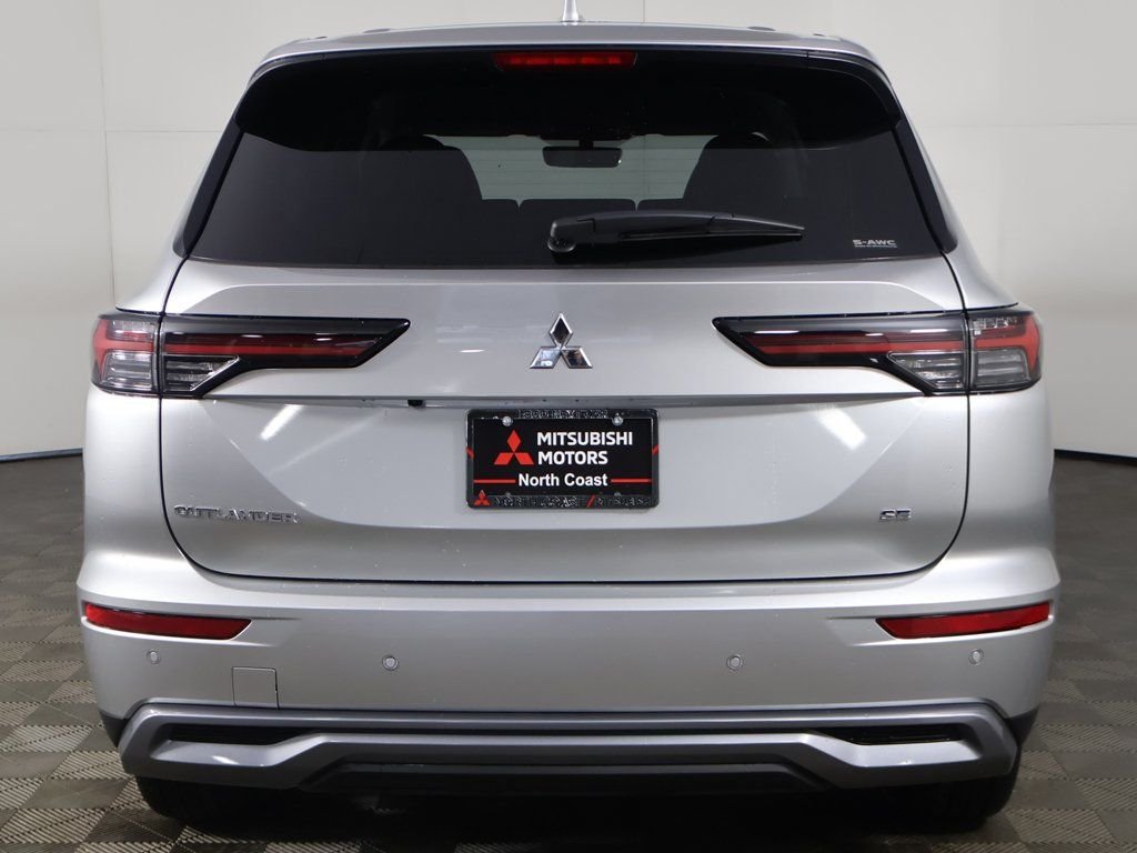 New 2026 Silver Mitsubishi SE image 14