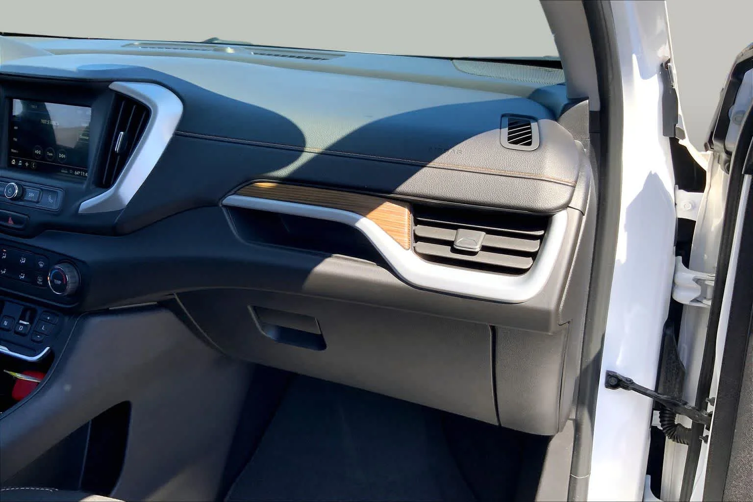 Used 2019 Summit White GMC SLE image 18