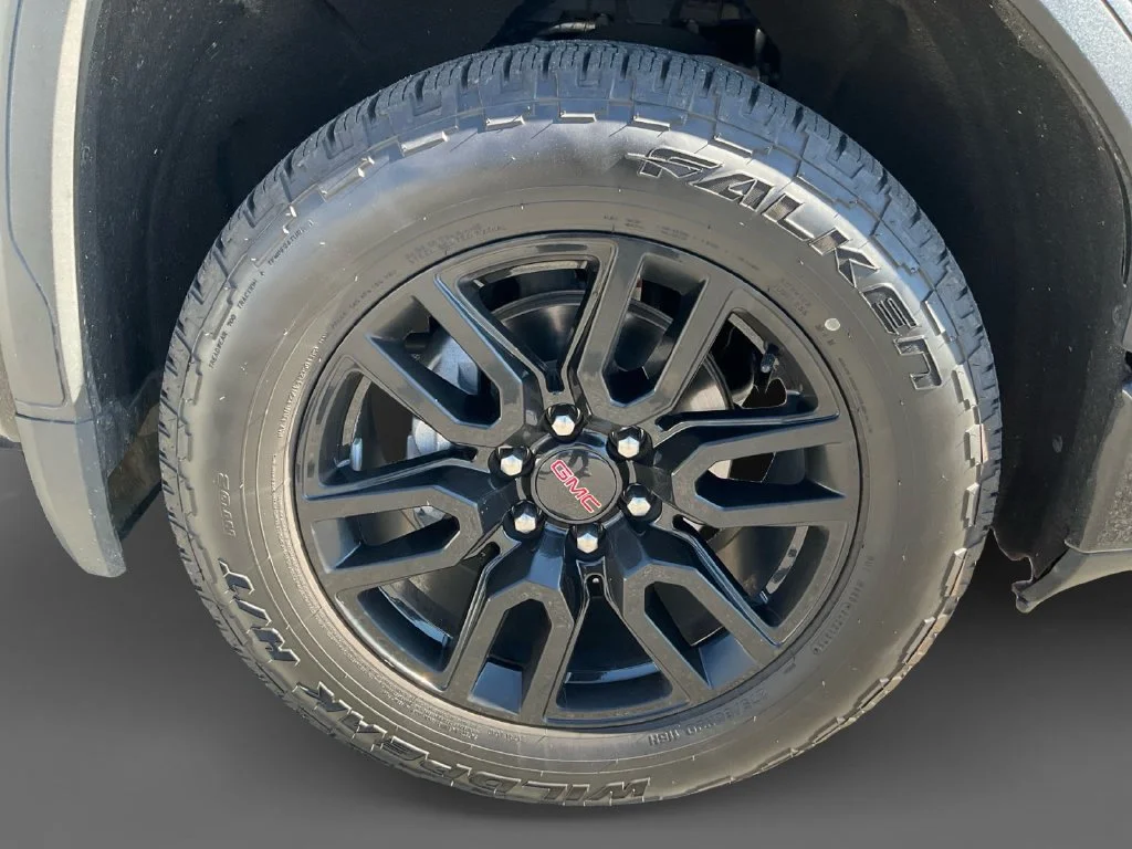 Used 2022 ONYX BLACK GMC Elevation image 12