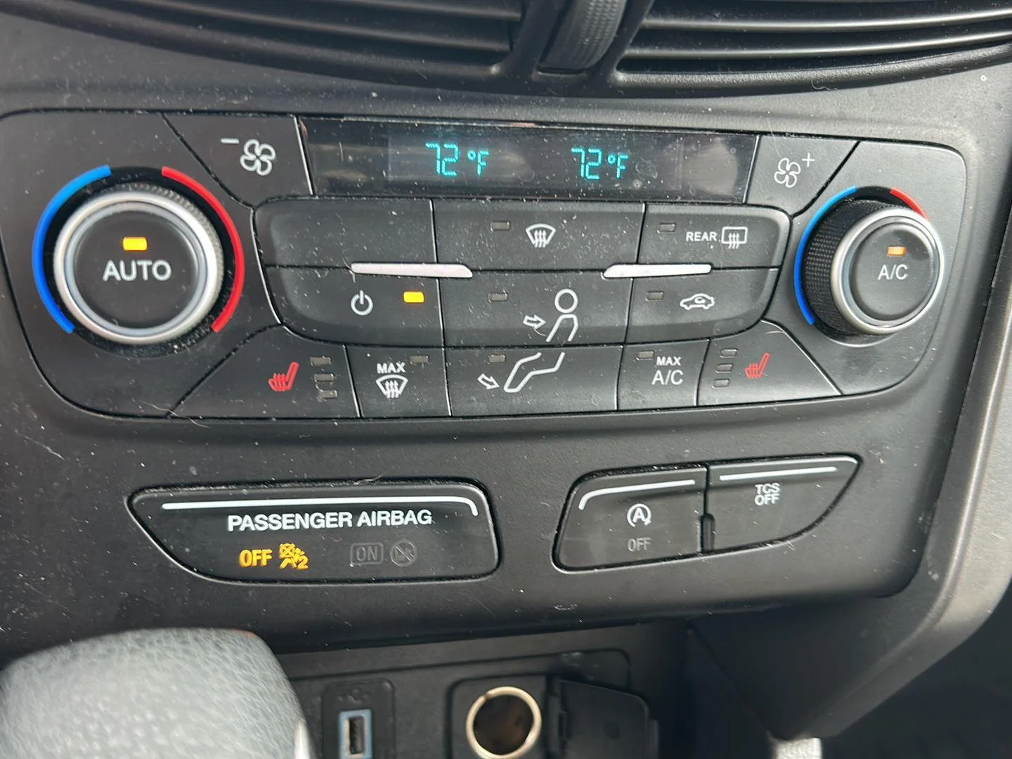 Used 2019 Lightning Blue Ford SE image 16