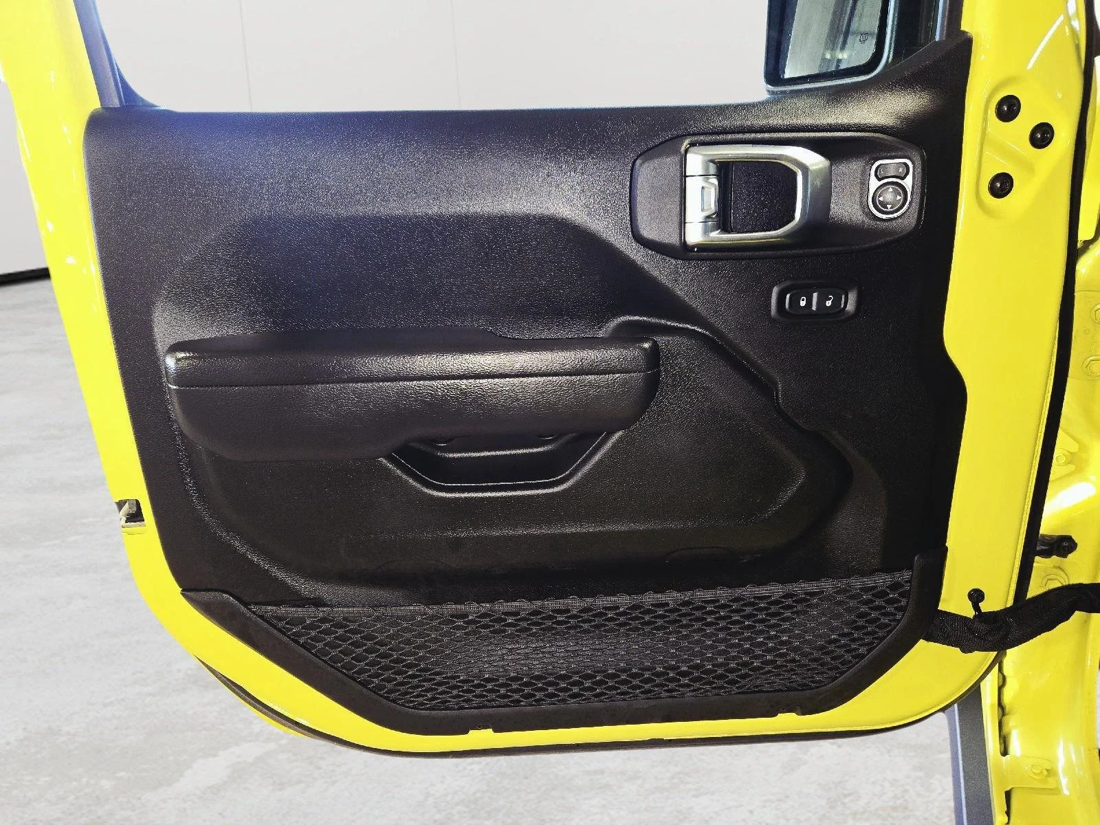 Used 2023 High Velocity Clearcoat Jeep Rubicon image 11