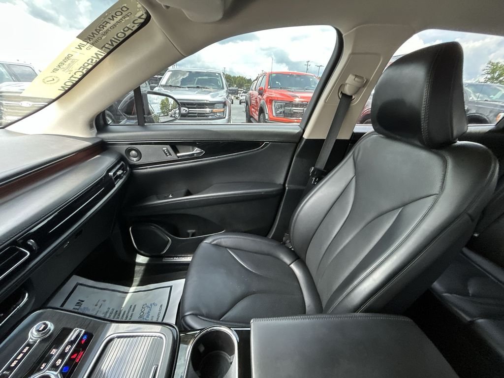 Used 2023 Black Lincoln Reserve image 13