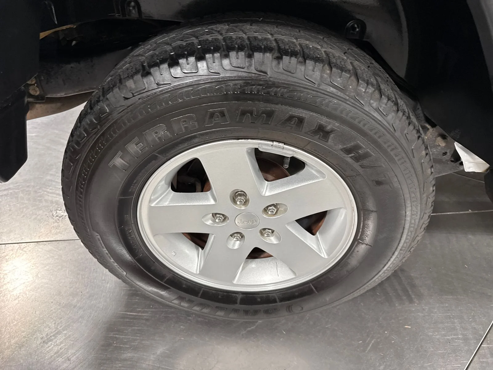 Used 2018 Bright White Clearcoat Jeep Unlimited Sport image 8