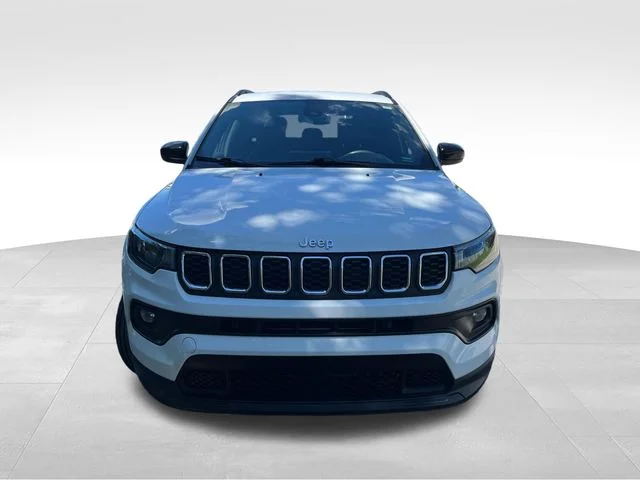 Used 2024 White Jeep Latitude image 23