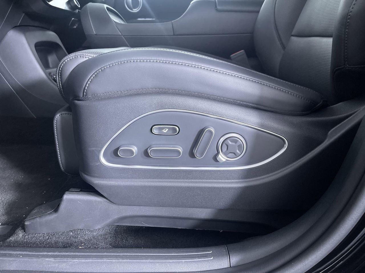 New 2026 Abyss Black Pearl Hyundai Calligraphy AWD image 24