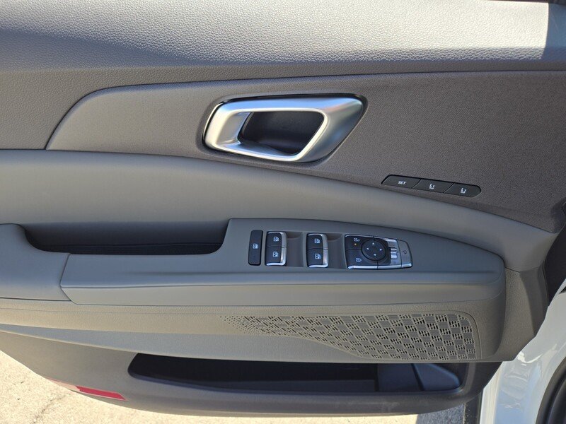 New 2026 Snow White Pearl Kia EX image 11