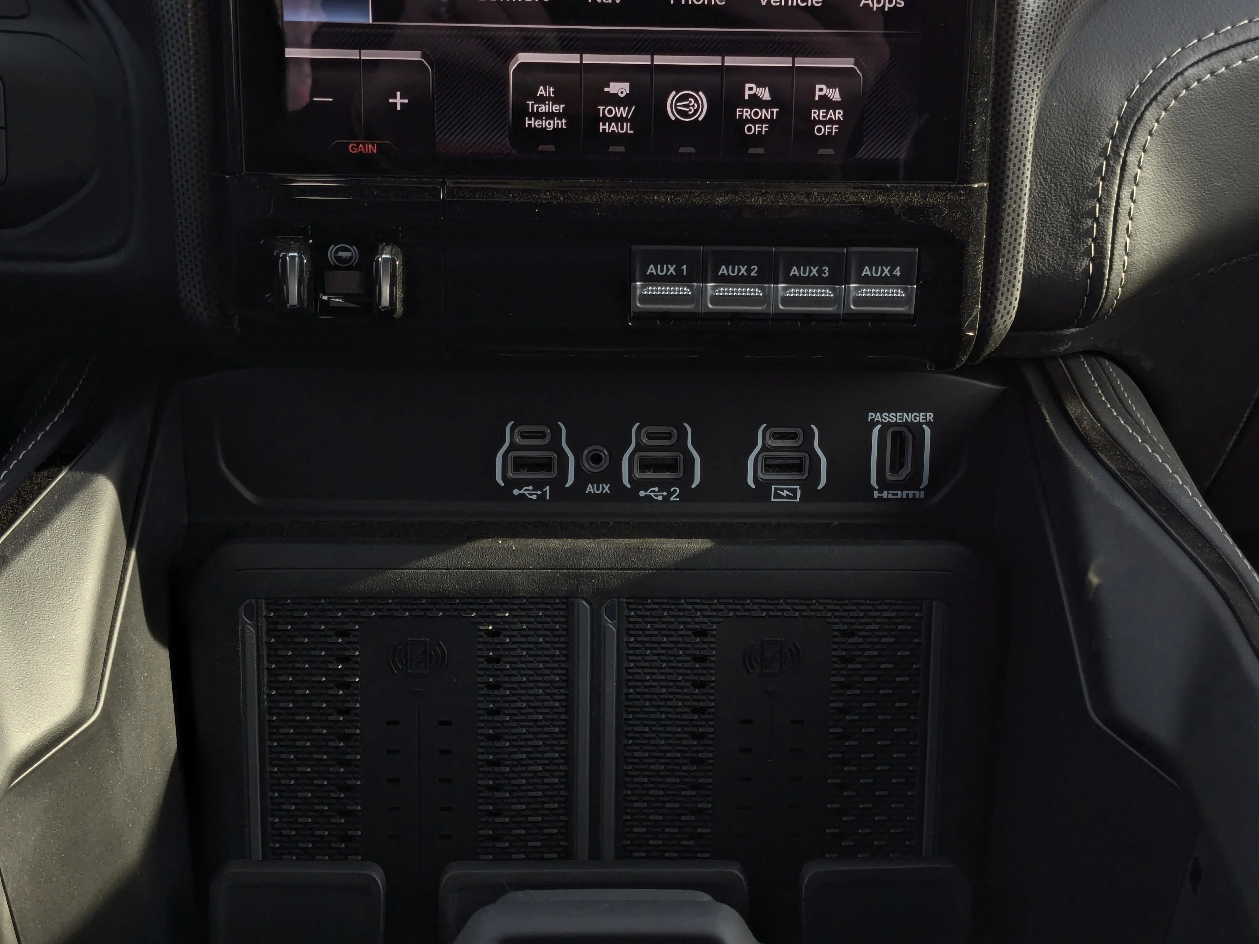 New 2026 White RAM Limited - CUMMINS DIESEL  NIGHT EDITION  LEVEL 1 & TOW GRP  SUNROOF image 25
