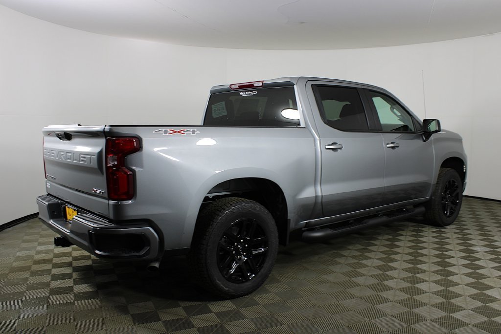 New 2026 Sterling Gray Metallic Chevrolet RST image 5