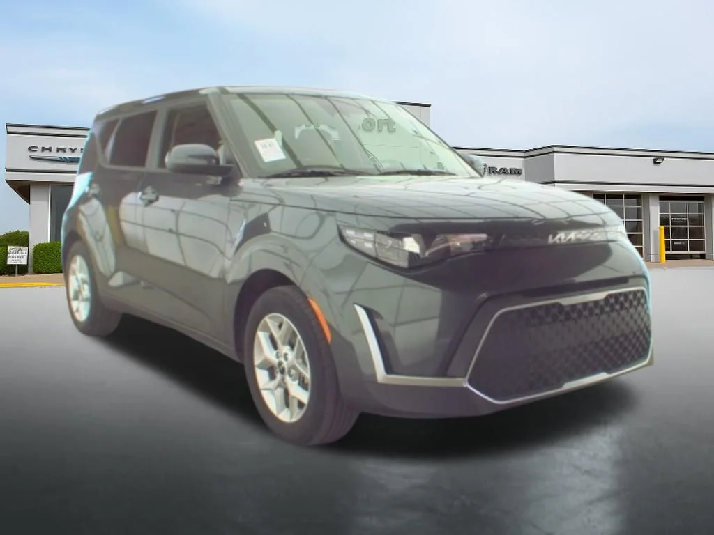 Used 2025  Kia LX image 5