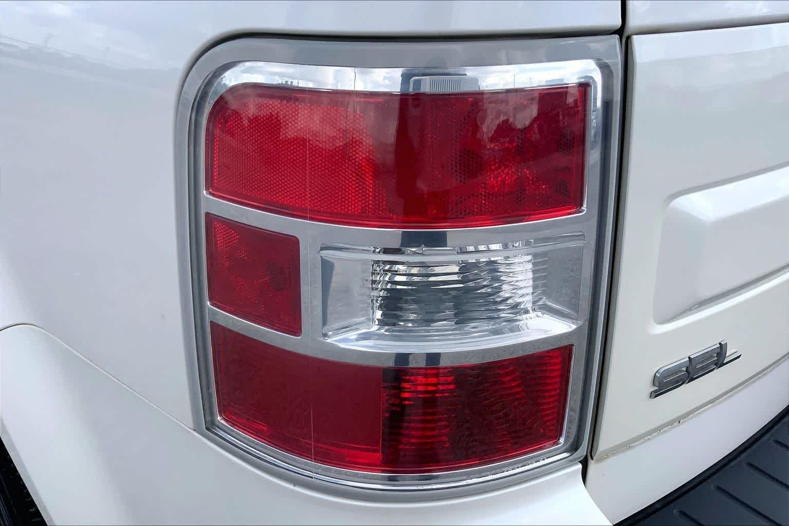 Used 2014 White Platinum Metallic Tri-Coat Ford SEL image 28