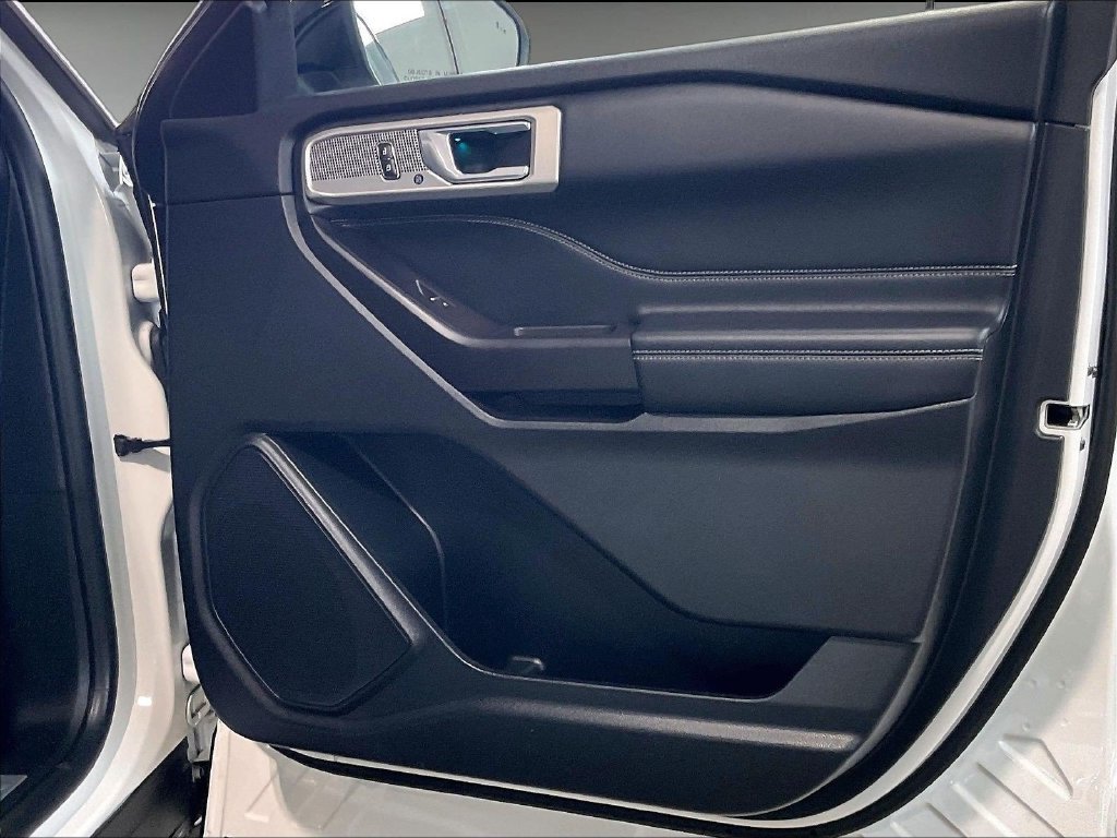 Used 2020 White Ford Limited image 12