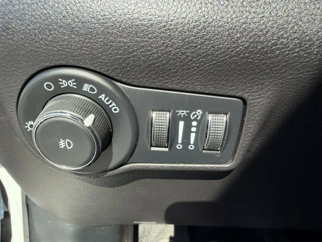 Used 2024 Bright White Clearcoat Jeep Limited image 30