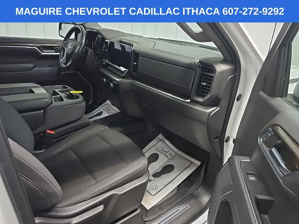 Used 2022 White Chevrolet LT image 15