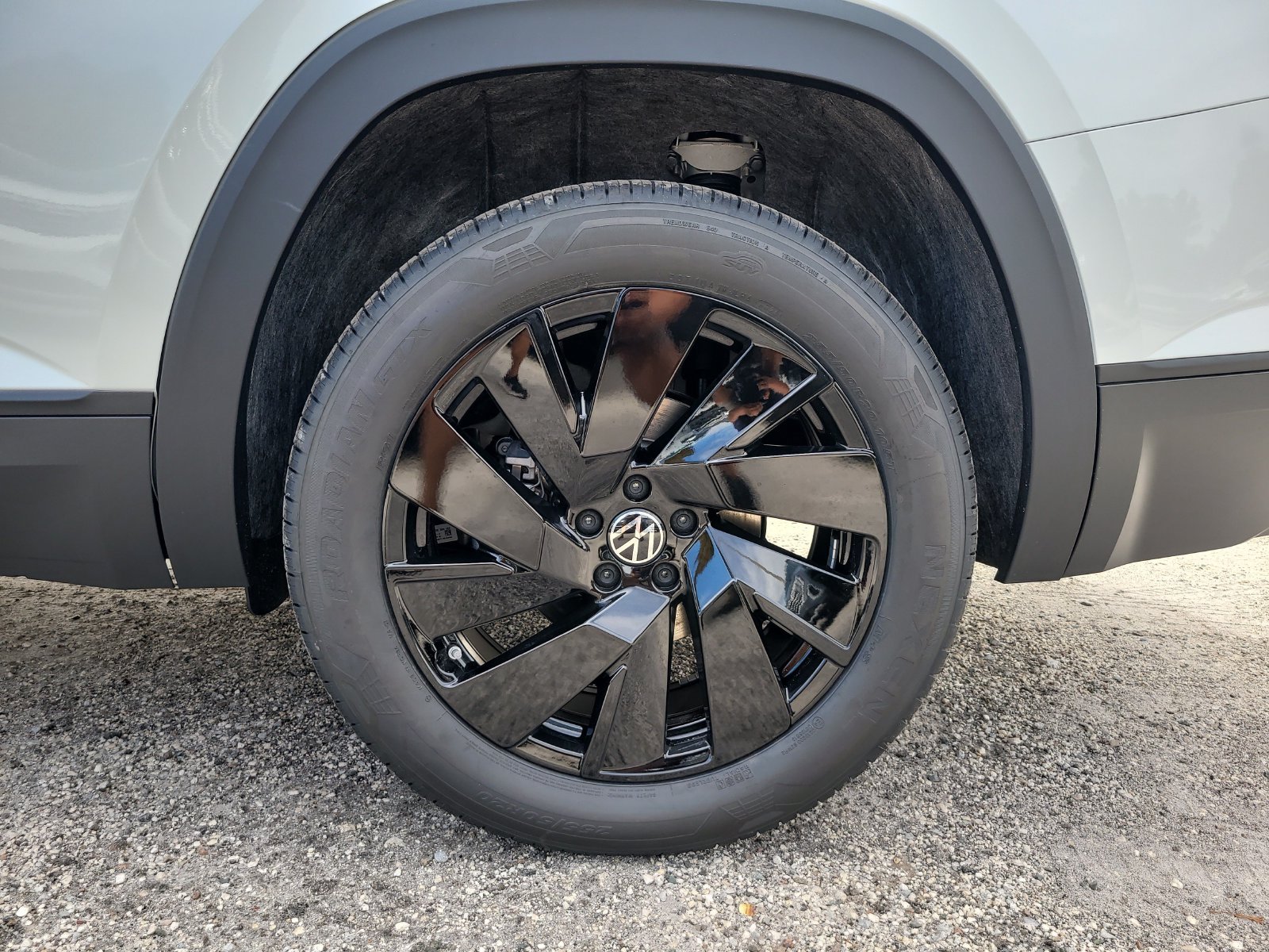 2026 Volkswagen Atlas SE w/Tech - Photo 10