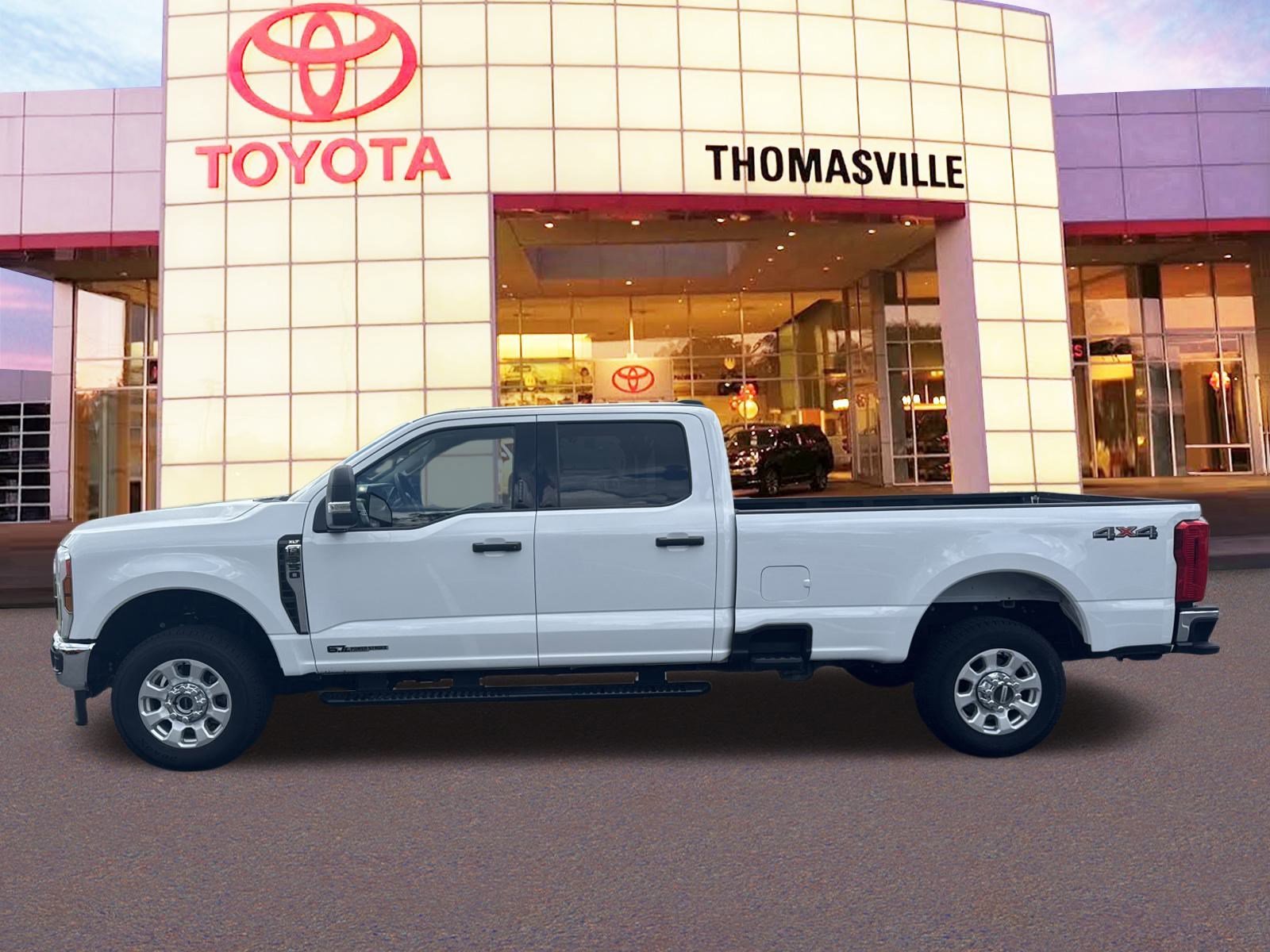 2024 Ford F-350 Super Duty XLT - Photo 8