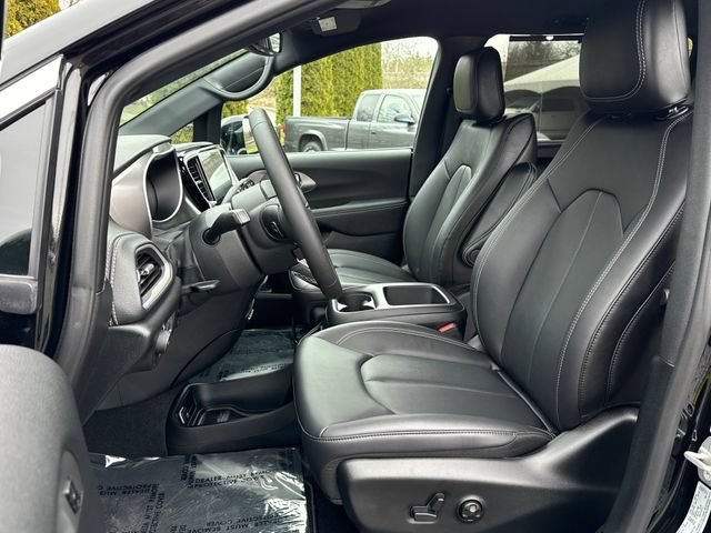 New 2026 Diamond Black Crystal Pearl-Coat Exterior Paint Chrysler Select image 20