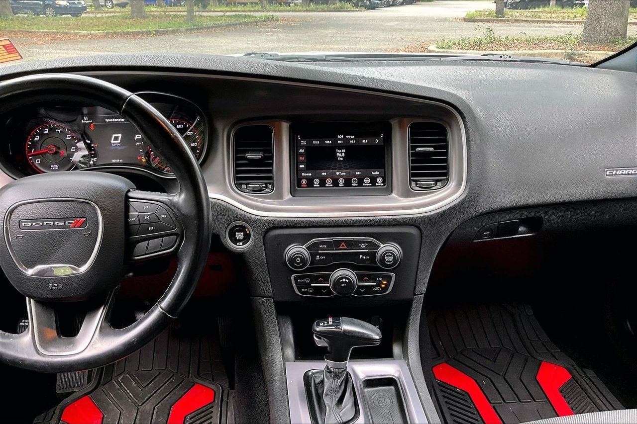 Used 2020 Silver Dodge SXT image 9